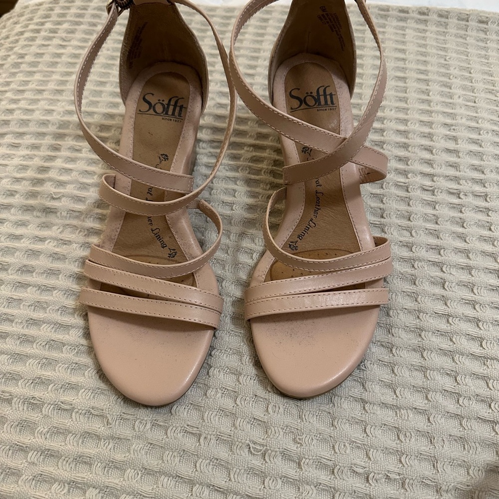 Women's Tan Strappy Sandals